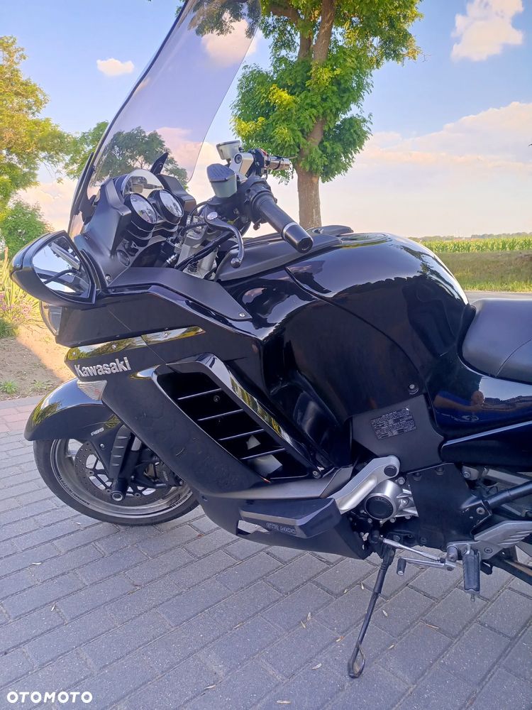 Kawasaki GTR - 4