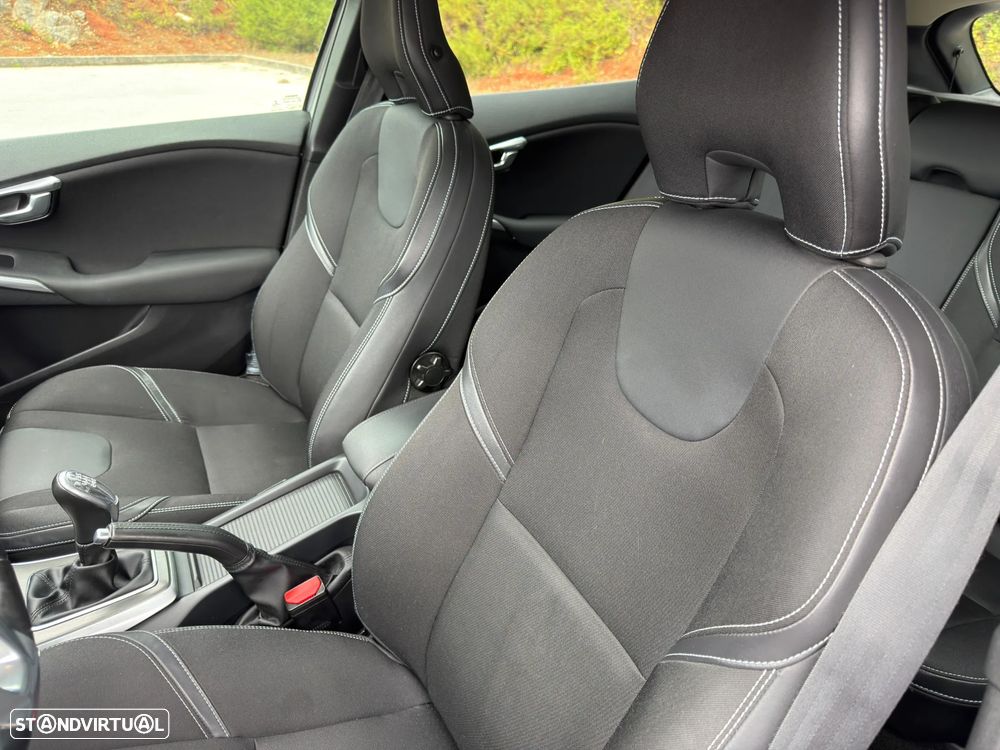 Volvo V40 1.6 D2 Momentum - 4