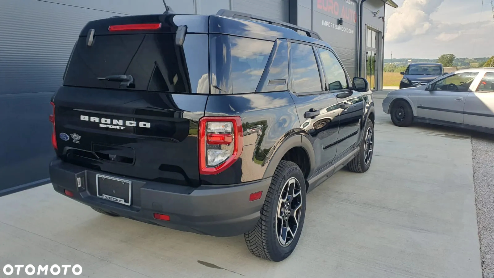 Ford Bronco - 6