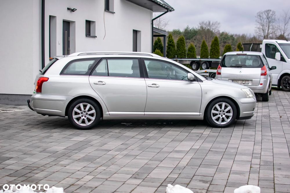 Toyota Avensis - 16