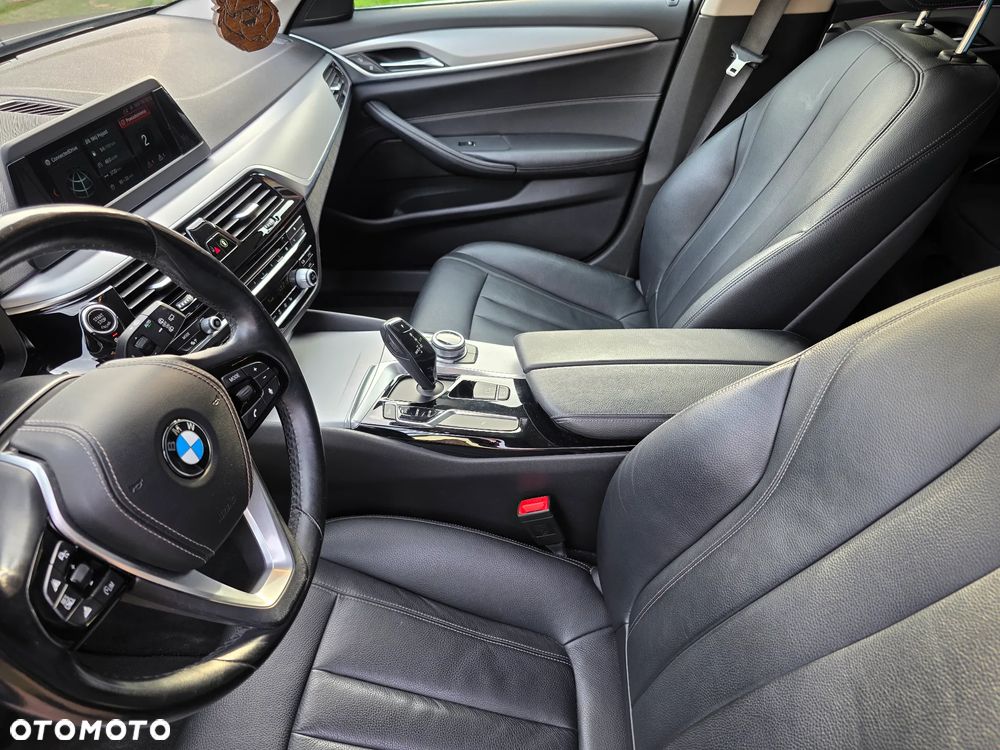 BMW Seria 5 530i Luxury Line - 9