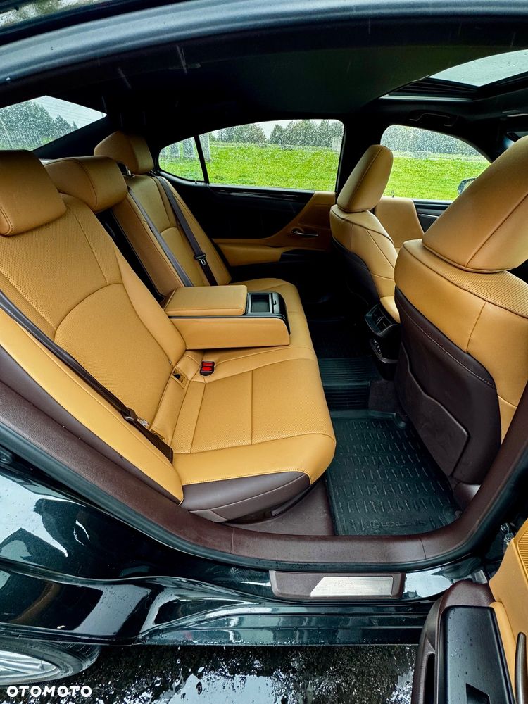 Lexus ES 300h Business Edition - 33
