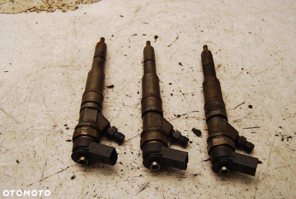 WTRYSKIWACZ 0445110209 BMW E60 E90 2.0D - 2