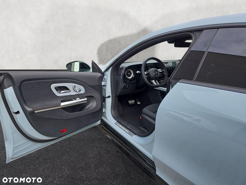 Mercedes-Benz CLA - 11