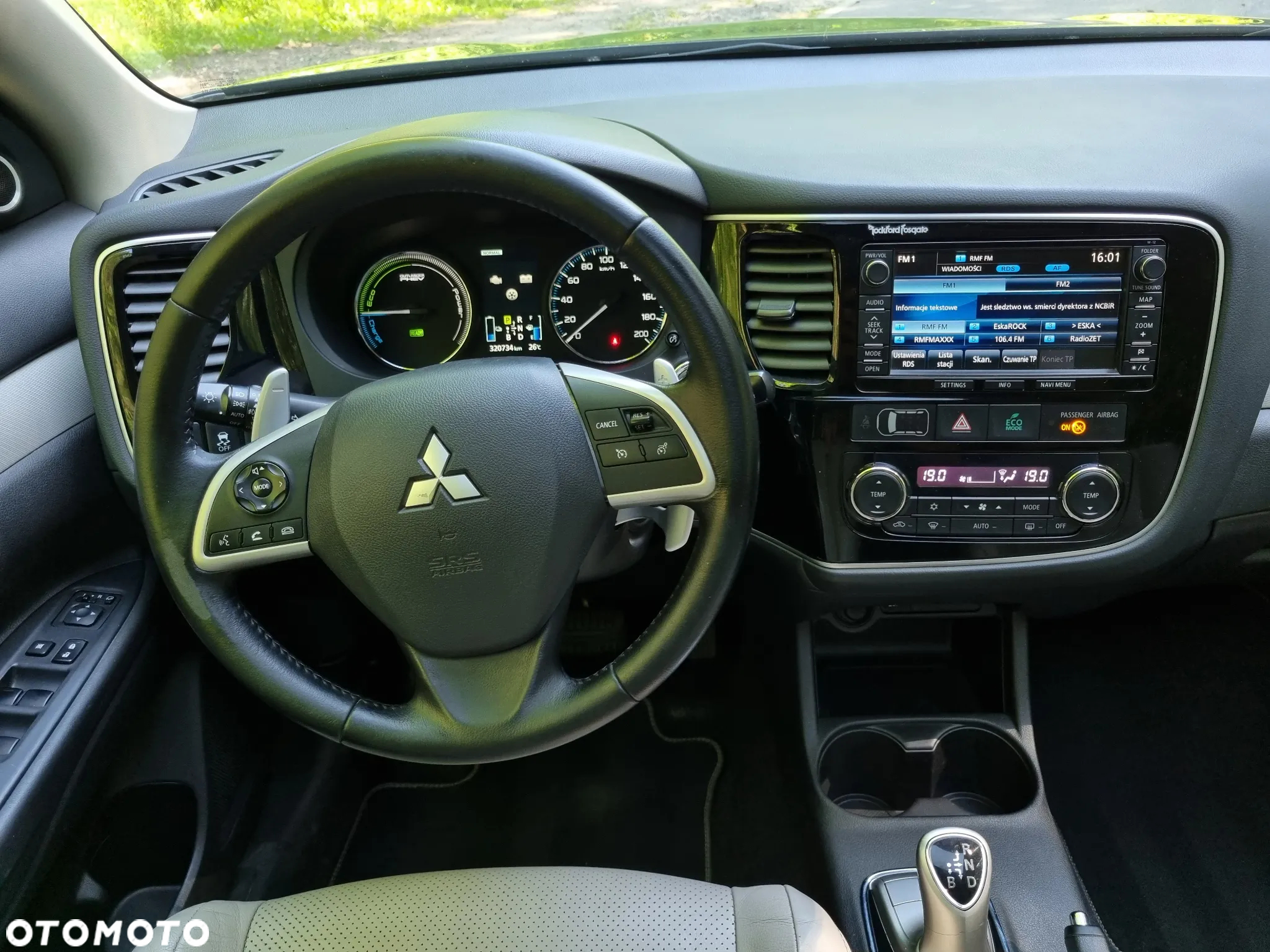 Mitsubishi Outlander PHEV Instyle NAVI + - 11