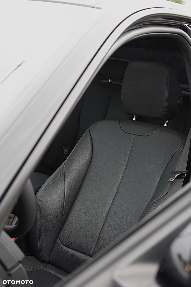 BMW Seria 3 330i GPF xDrive Sport Line - 12