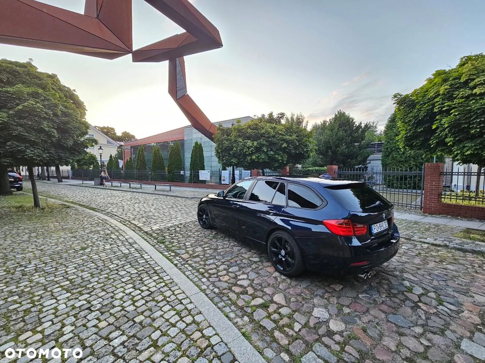 BMW Seria 3 328i - 7