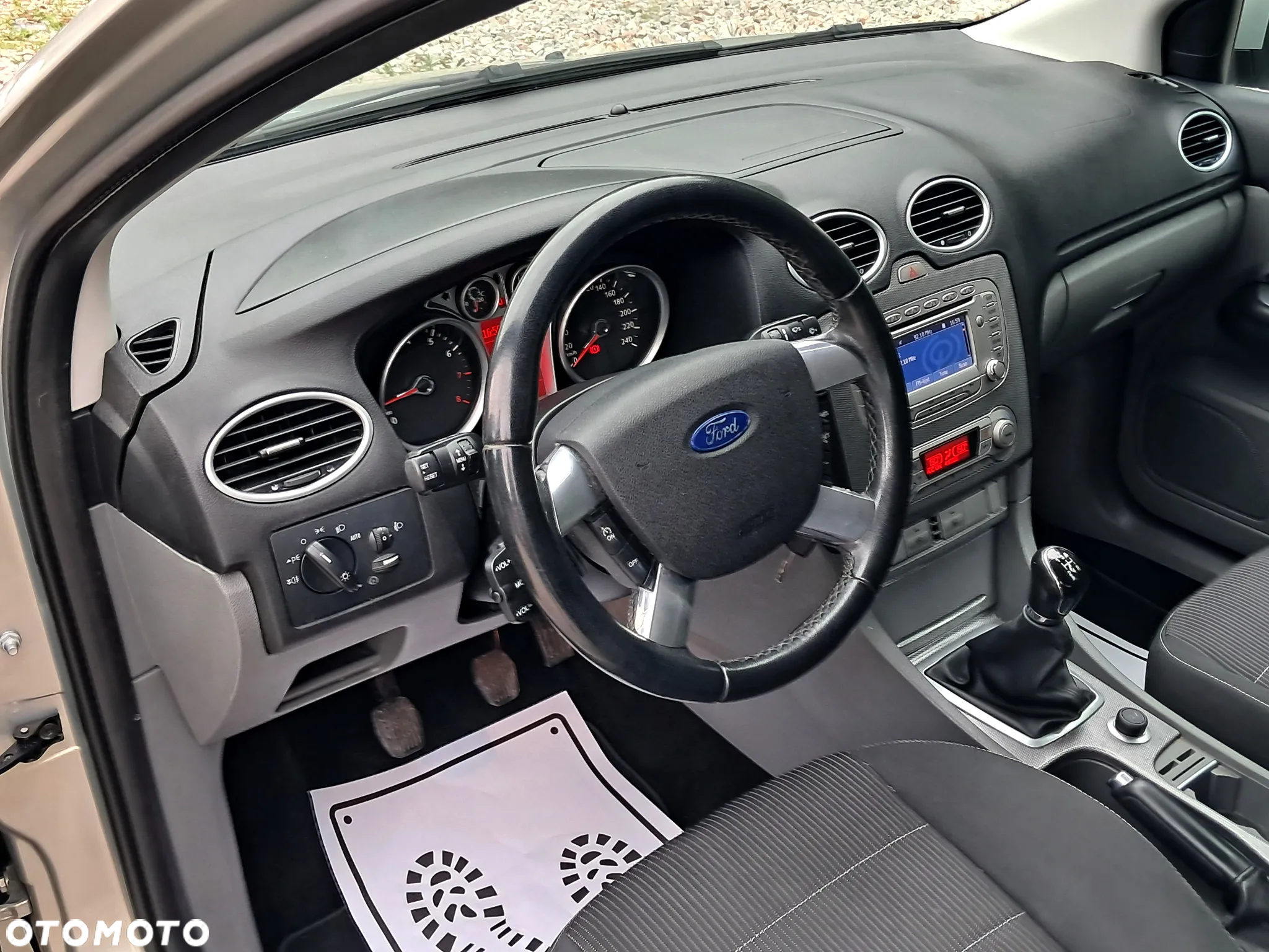 Ford Focus 2.0 16V Titanium - 14