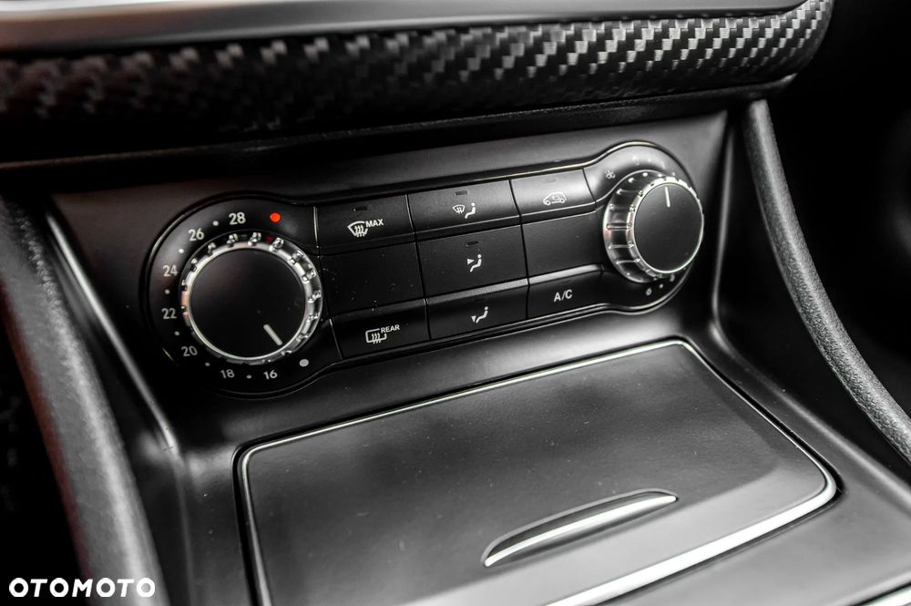 Mercedes-Benz GLA 250 4Matic 7G-DCT Activity Edition - 35