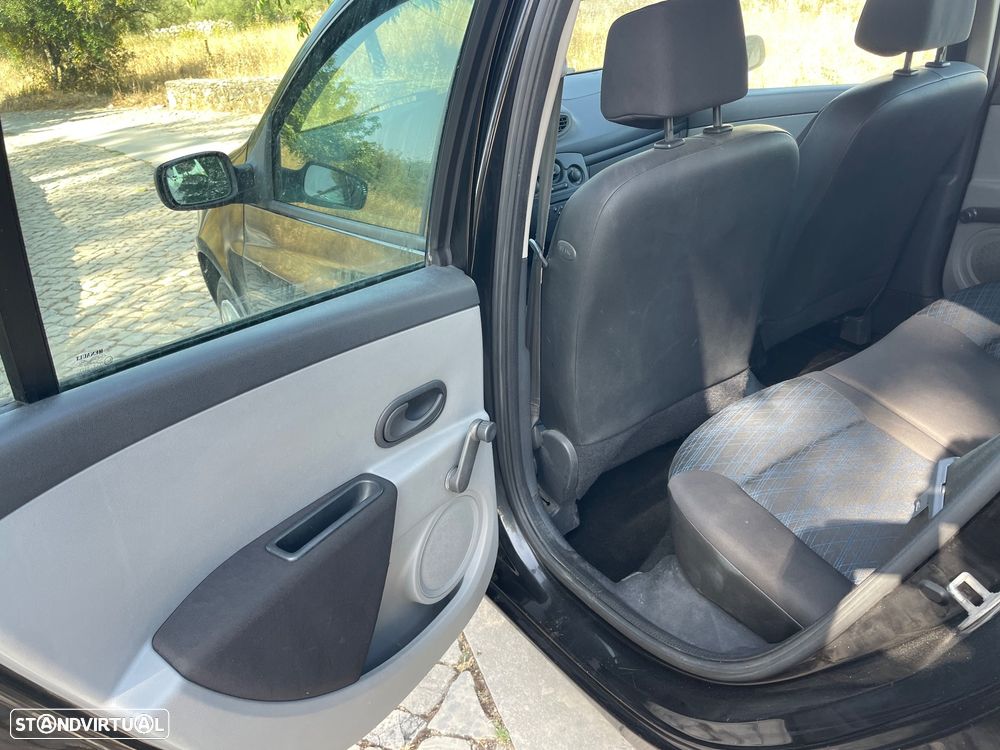 Renault Clio 1.2 16V Confort - 11