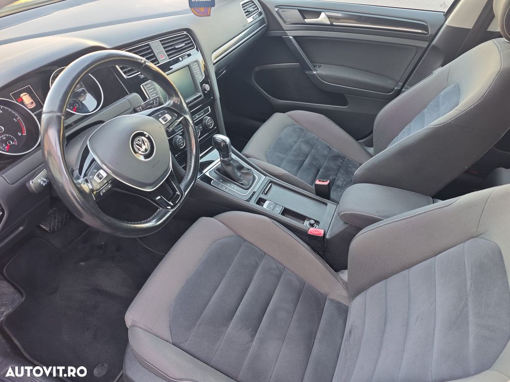 Volkswagen Golf - 6