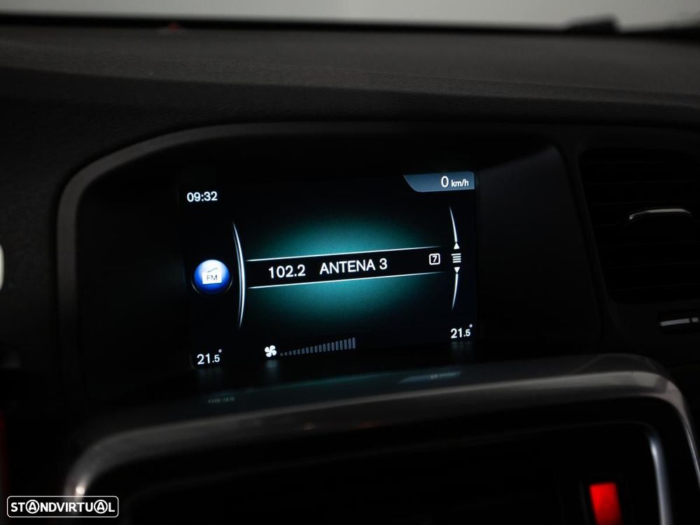 Volvo V60 Cross Country - 22