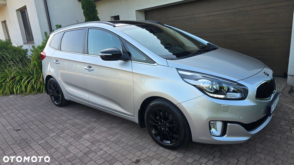 Kia Carens - 10