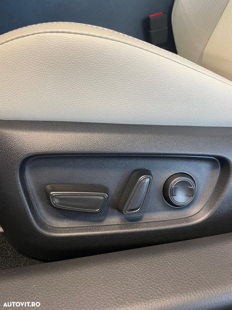 Toyota Camry 2.5 HEV Executive - 16