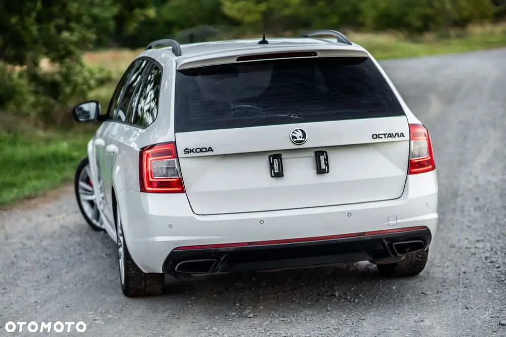 Skoda Octavia Combi 2.0 TDI (Green tec) RS - 10