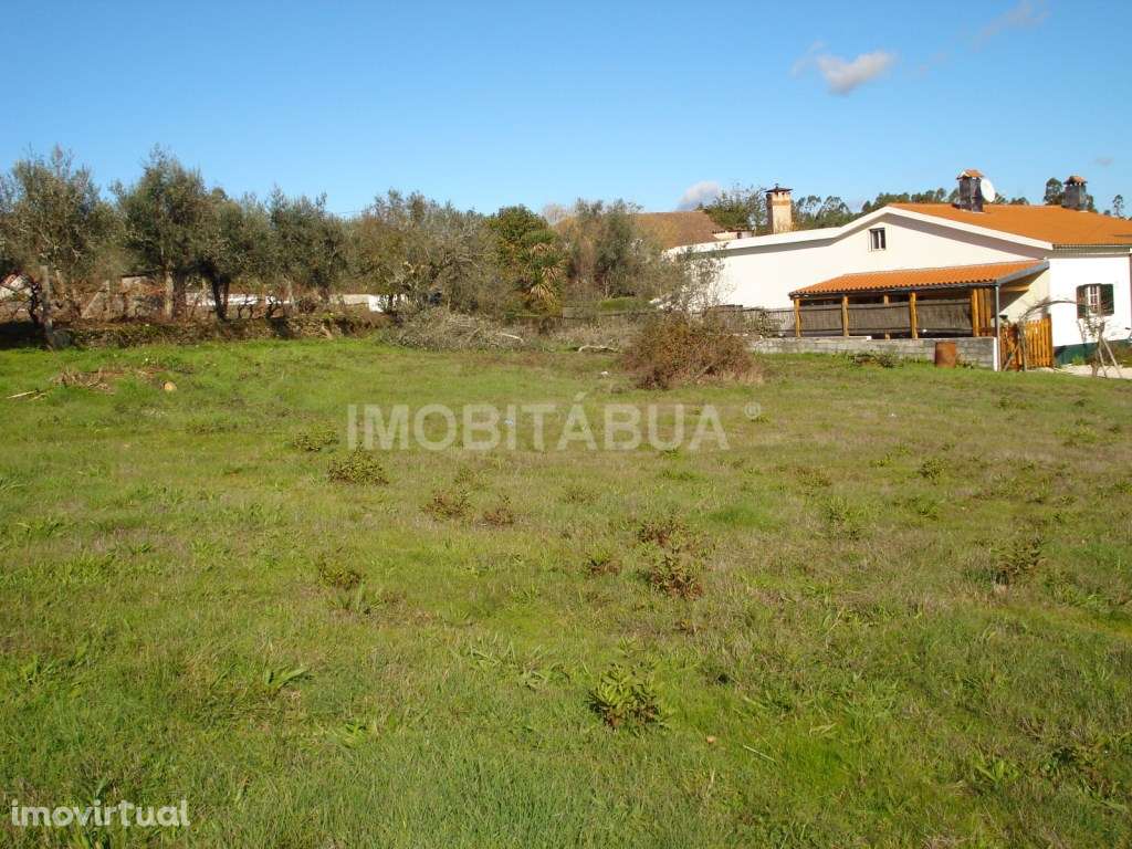 Propriedade com ruína e terreno, situada na aldeia de Mouronho. - Grande imagem: 3/5