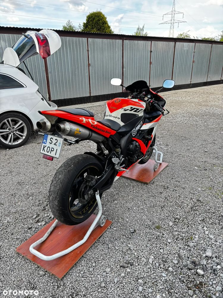 Yamaha R1 - 5