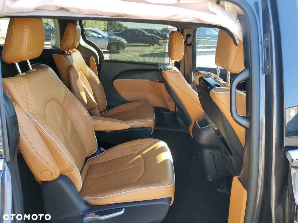 Chrysler Pacifica - 7