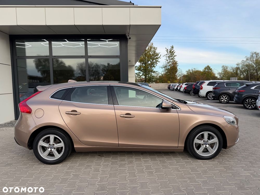 Volvo V40 2012 photo 2
