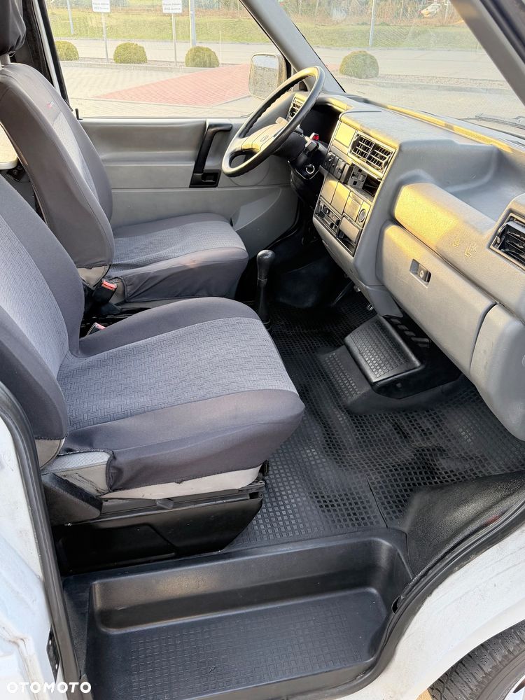 Volkswagen Transporter - 11