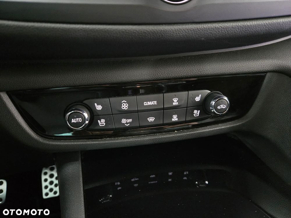 Opel Insignia 2.0 CDTI 4x4 GSi S&S - 34