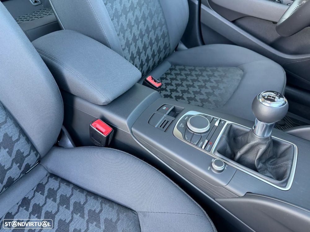 Audi A3 Sportback 1.6 TDI Advance Ultra — fotografia 16