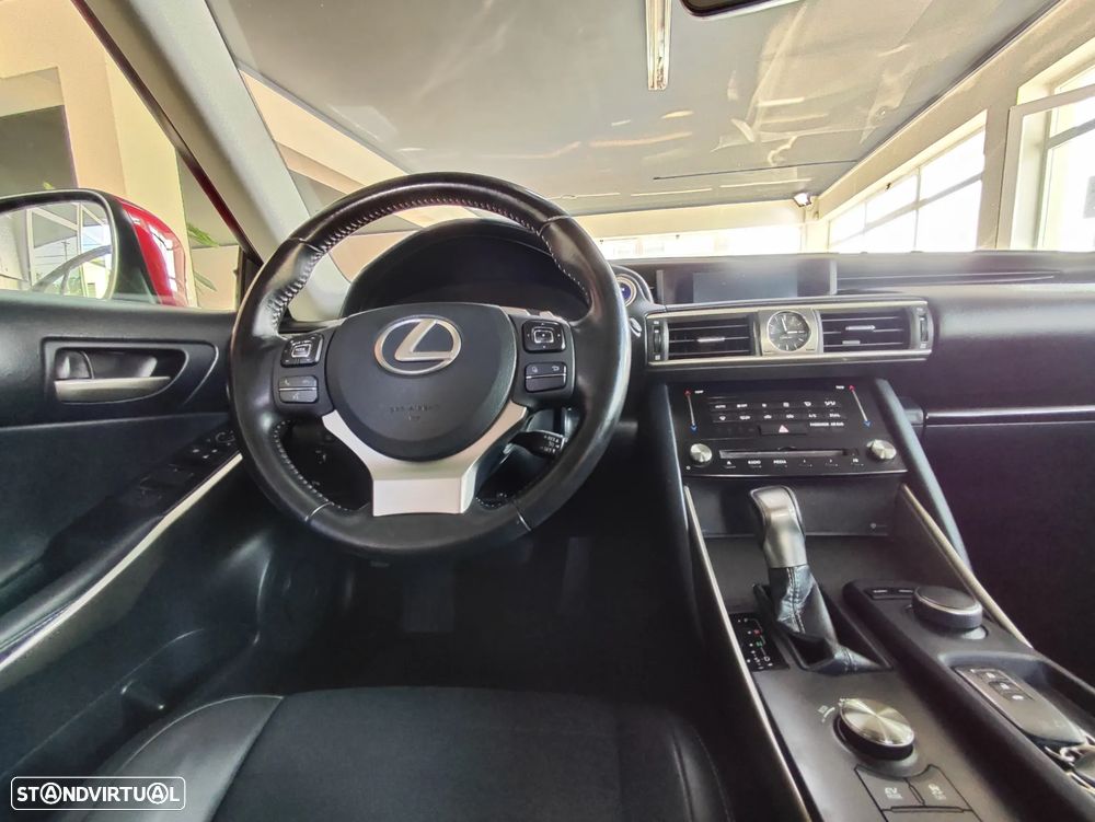 Lexus IS 300H Sport Edition - 24