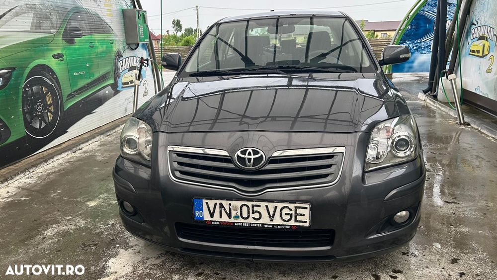 Toyota Avensis 1.6 Sedan Luna - 2