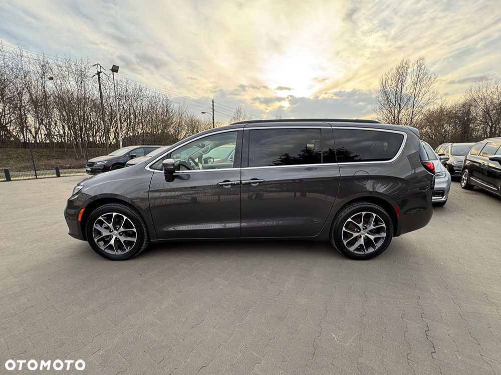 Chrysler Pacifica - 7