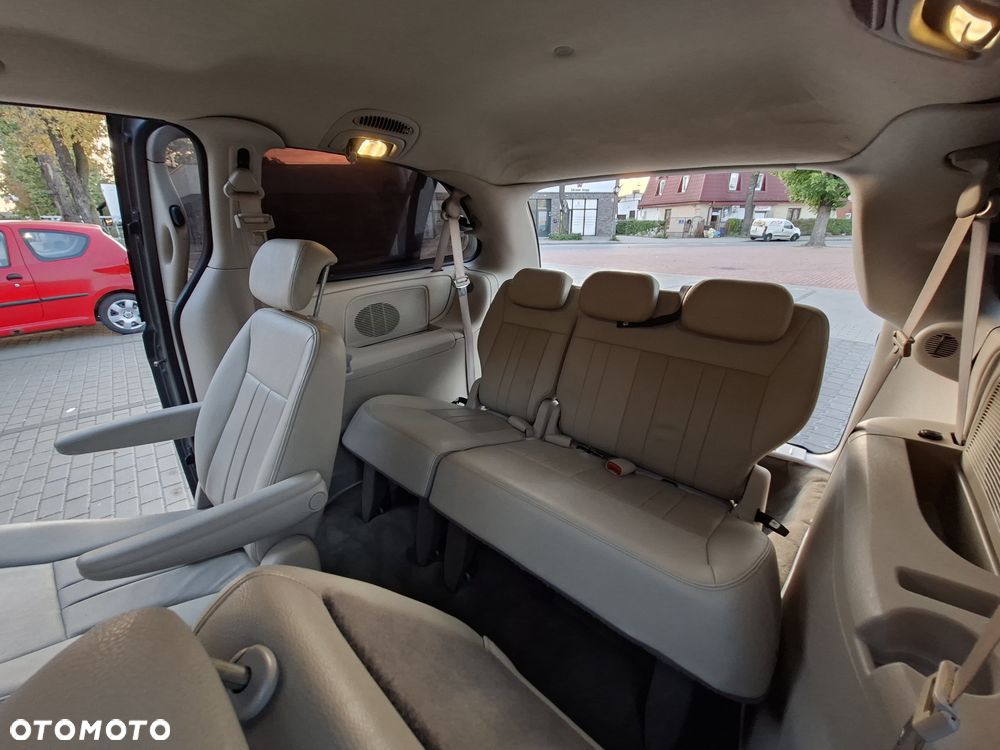Chrysler Grand Voyager - 36