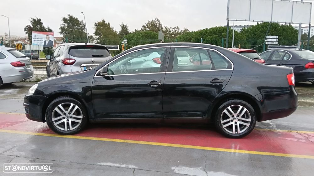 VW Jetta 1.6 TDi Confortline - 3