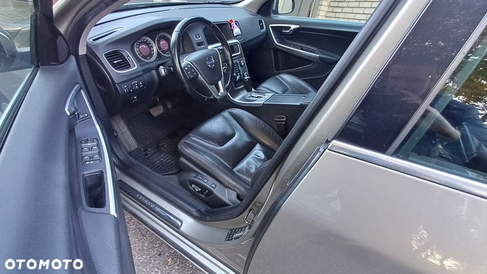 Volvo V60 D5 AWD Summum - 7