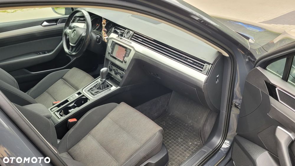 Volkswagen Passat - 14