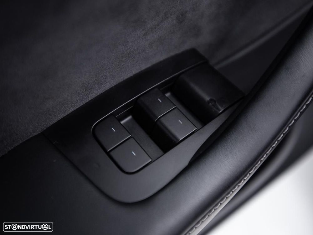 Tesla Model Y Long Range Tração Integral - 16