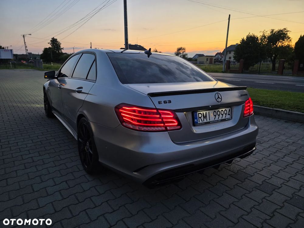 Mercedes-Benz Klasa E 63 AMG S 4-Matic - 40