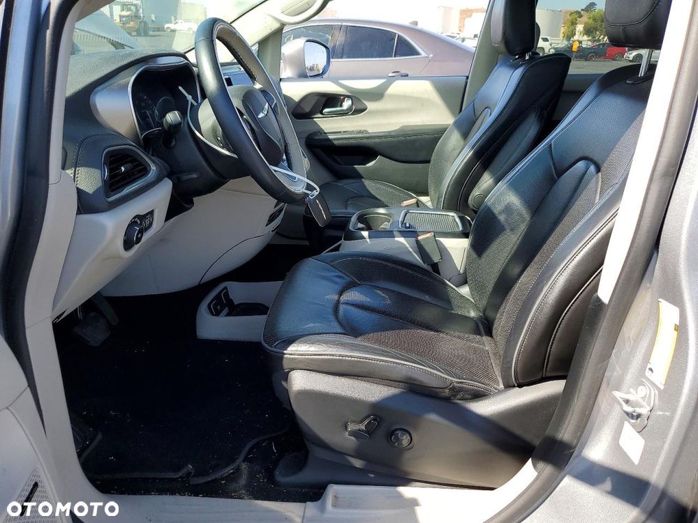 Chrysler Pacifica - 7