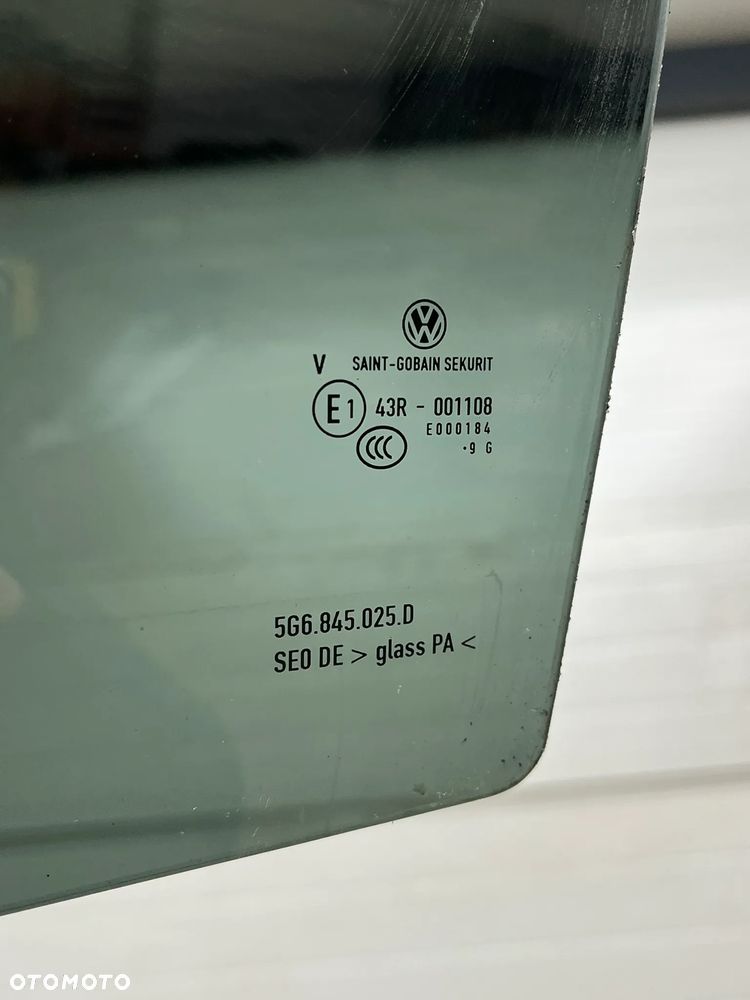 VW Golf VII Szyba drzwi tylna lewy tył 5G6845025D - 2