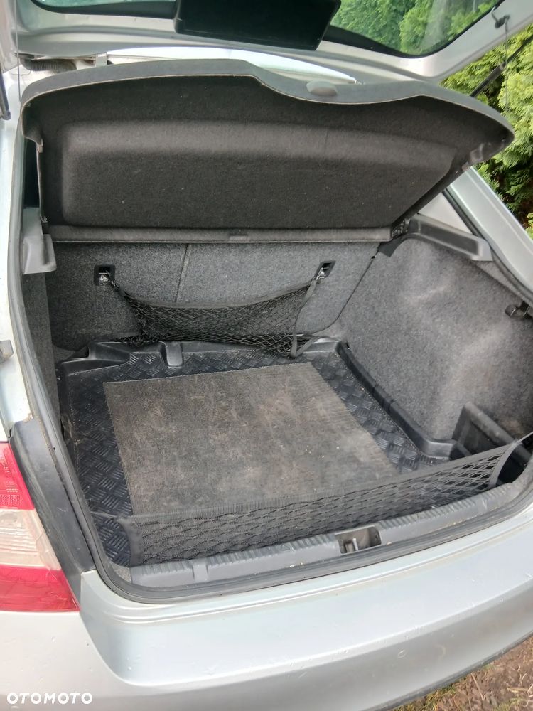Skoda RAPID - 12