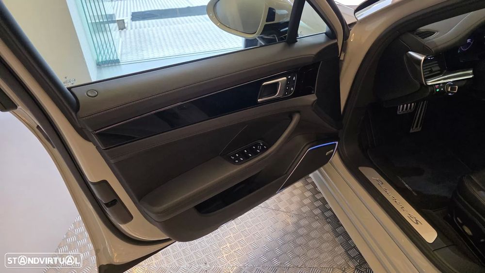 Porsche Panamera Sport Turismo 4S E-Hybrid - 39