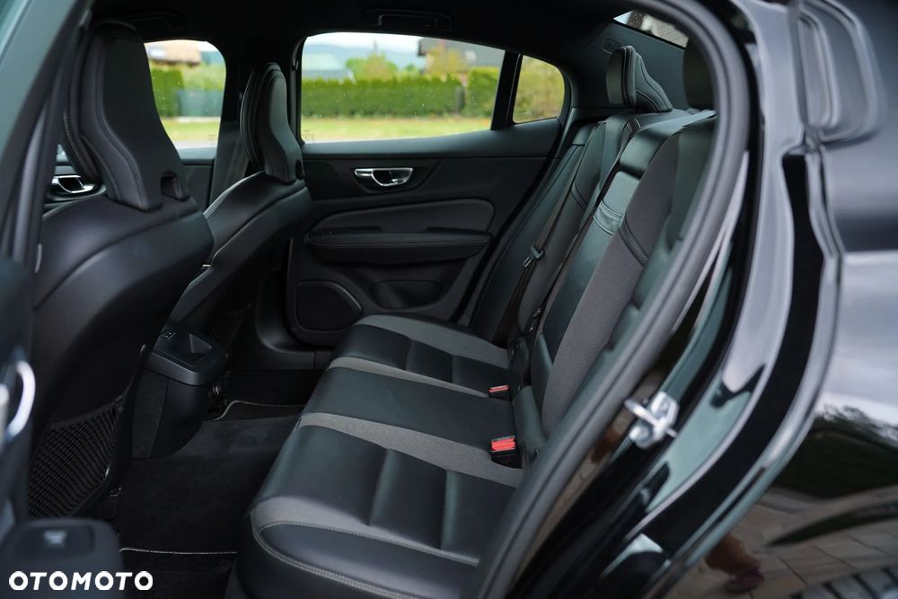 Volvo S60 T5 R-Design - 21