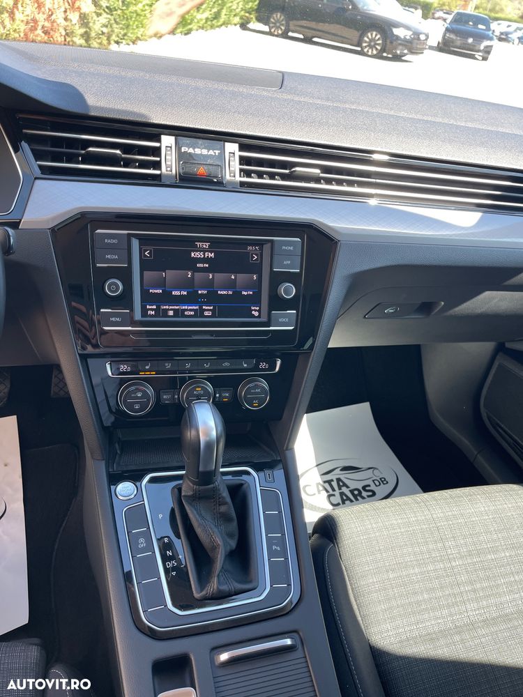 Volkswagen Passat - 32