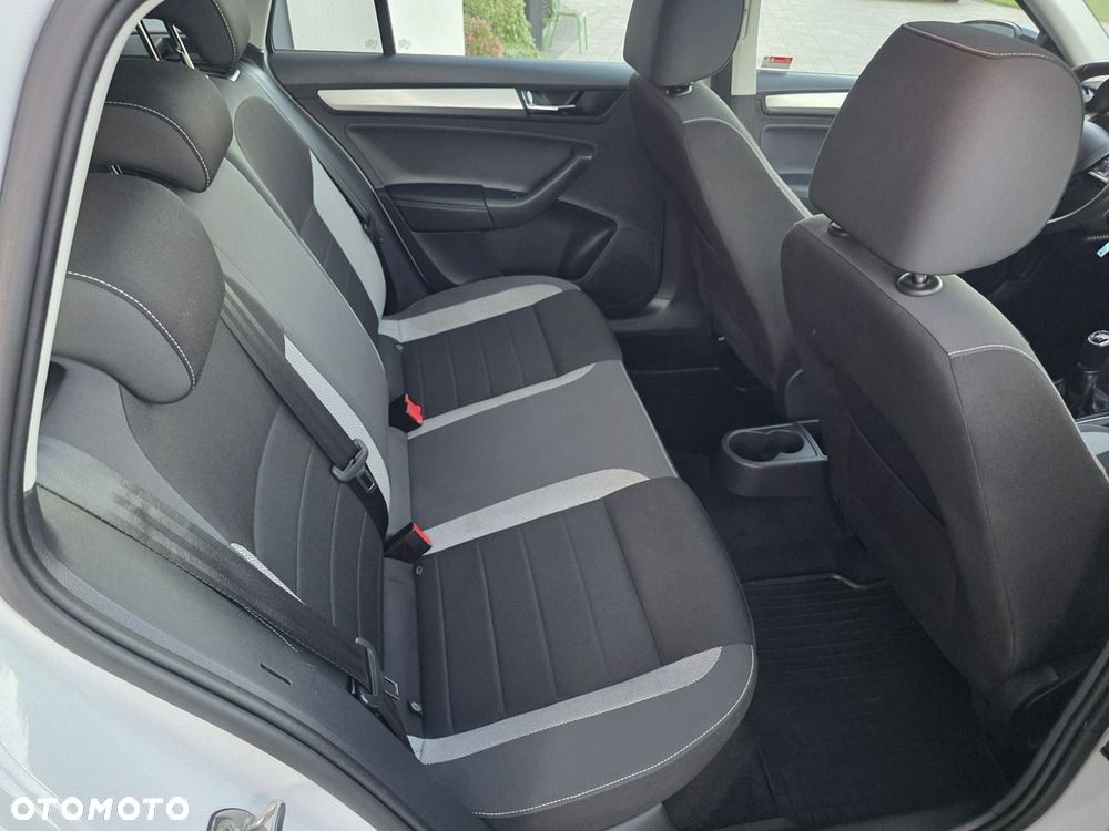 Skoda RAPID Spb 1.0 TSI Ambition - 22