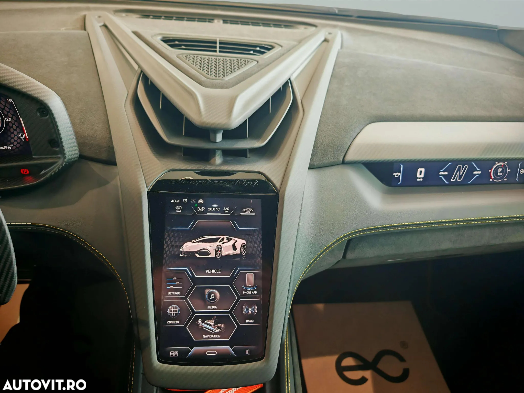 Lamborghini Revuelto - 23