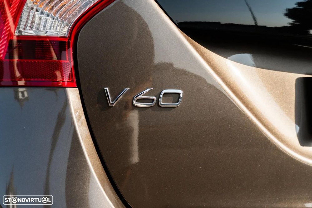 Volvo V60 Cross Country 2.0 D3 Momentum - 37