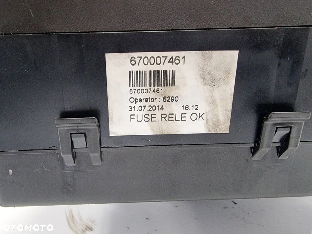 05112061AK Maserati Ghibli 2999 TDI 2014 sedan biały Półka akumulatora - 4