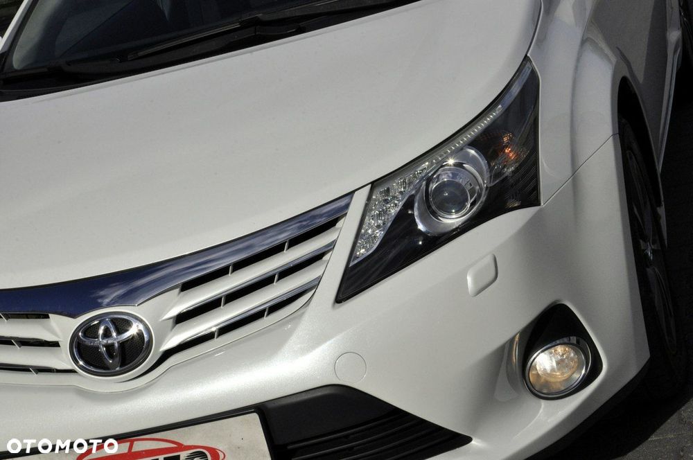 Toyota Avensis 2.0 Multidrive S Executive - 8