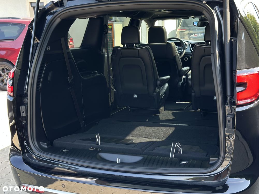 Chrysler Pacifica - 15