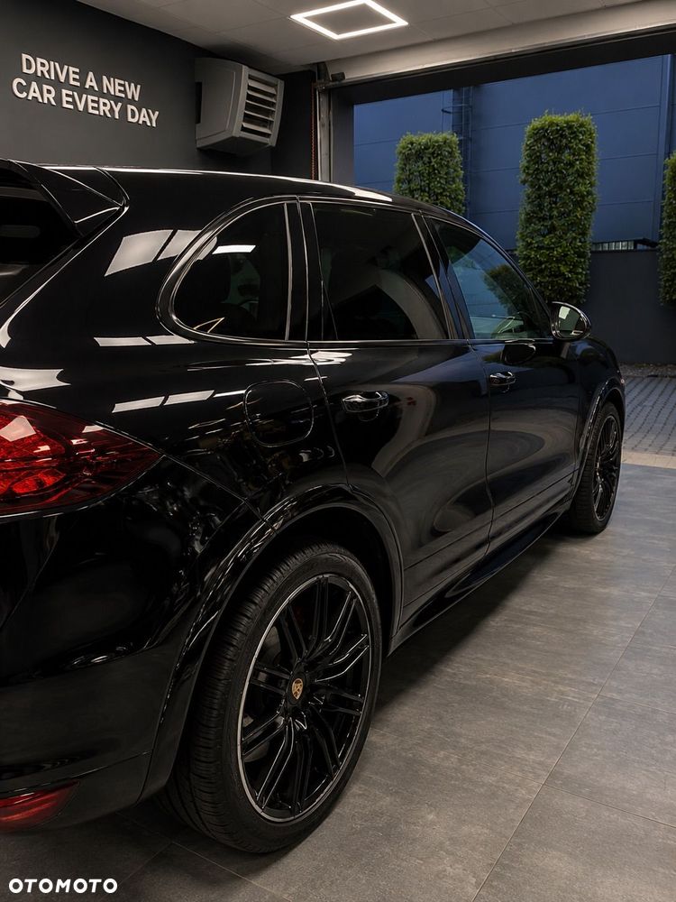 Porsche Cayenne - 25