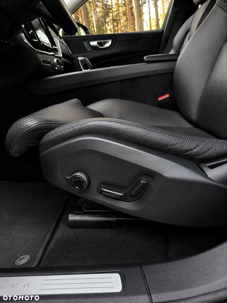 Volvo XC 60 B4 D AWD Plus Bright - 14