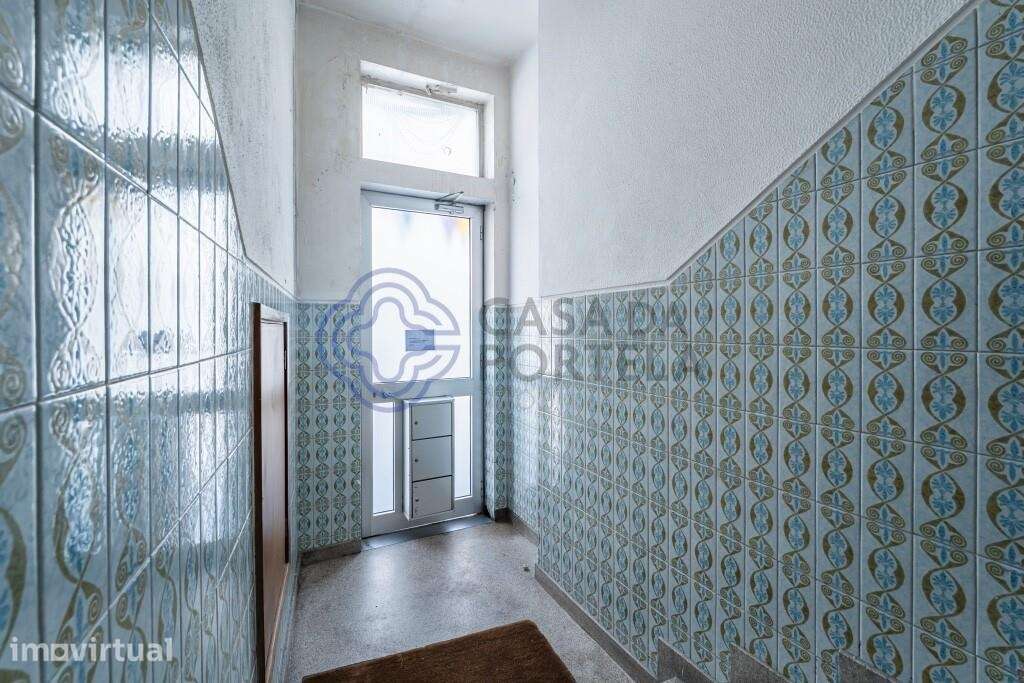 T4 Renovado com Elevado Potencial de Rentabilidade | Metro Combatentes - Grande imagem: 3/22
